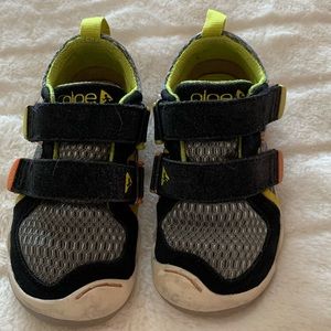 Plae Ty Shoes Toddler size 9 GUC